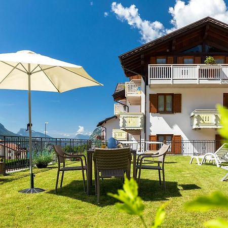 Appartamenti Residenza Pineta モルヴェーノ エクステリア 写真