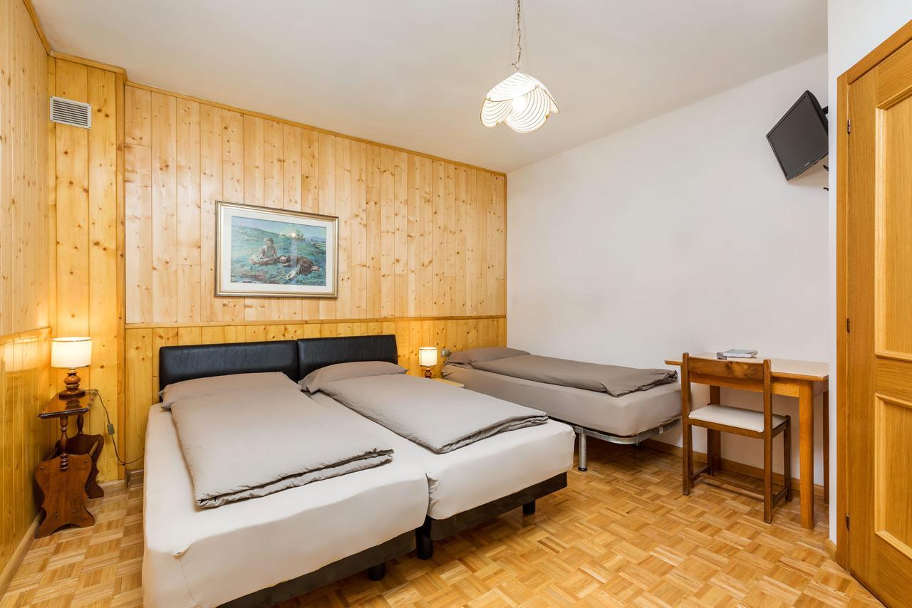 Appartamenti Residenza Pineta モルヴェーノ エクステリア 写真